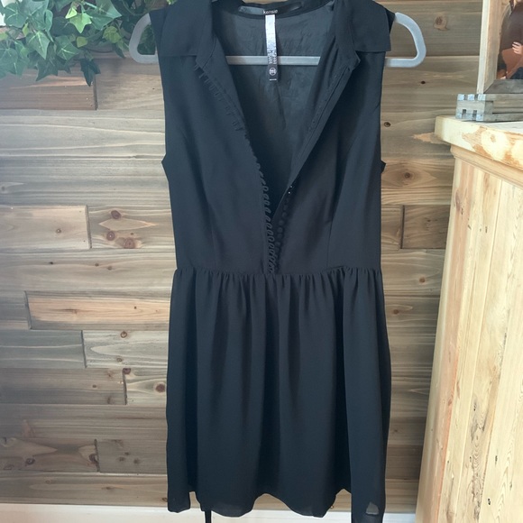 Kensie Dresses & Skirts - Kensie super cute black dress!